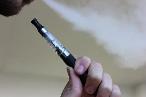 Comment une cigarette électronique peut elle vous aider à arrêter de fumer ?